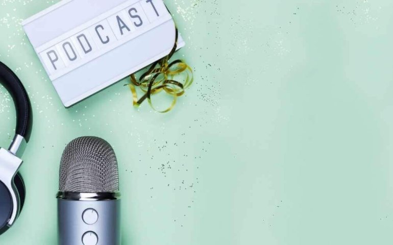 Top 10 B2B Podcasts You Must Listen To